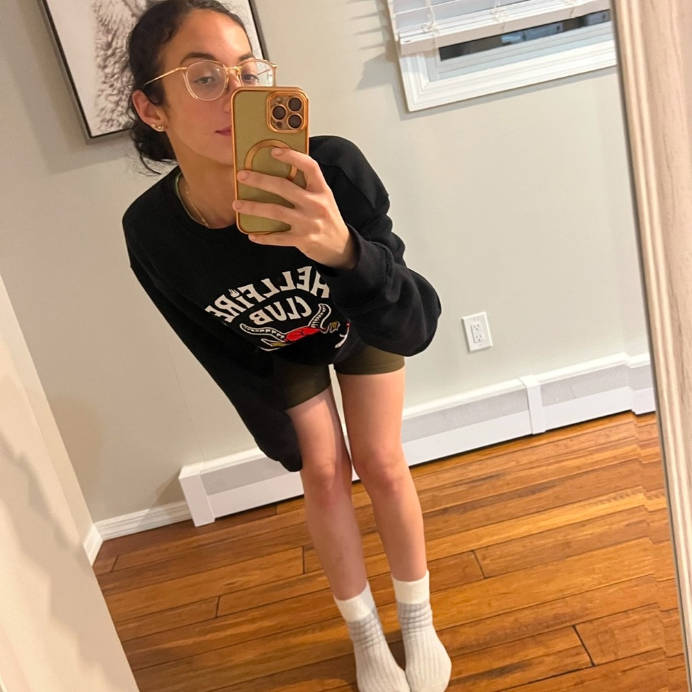 Euc Stranger Things “Hellfire Club” Pullover Size… - image 6